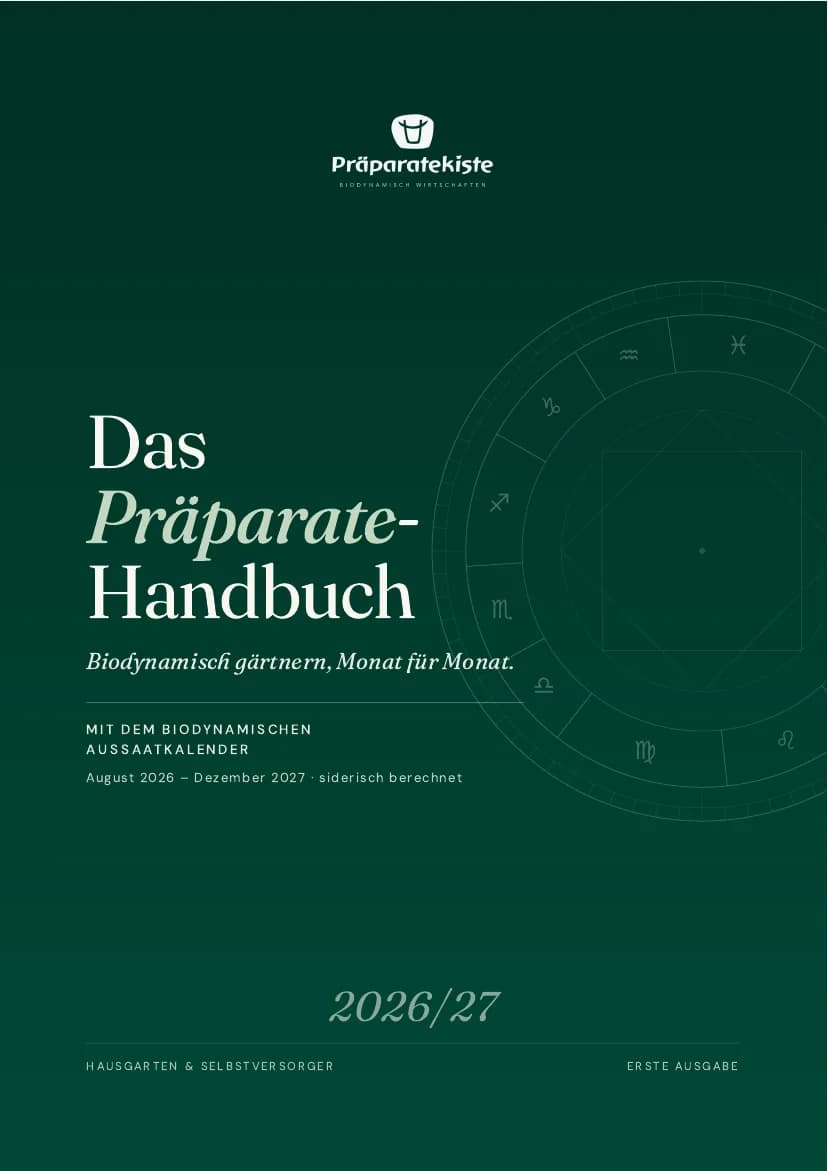 Umschlag des Präparate-Handbuchs 2026/27 in Dunkelgrün mit dem Jahresring des Aussaatkalenders